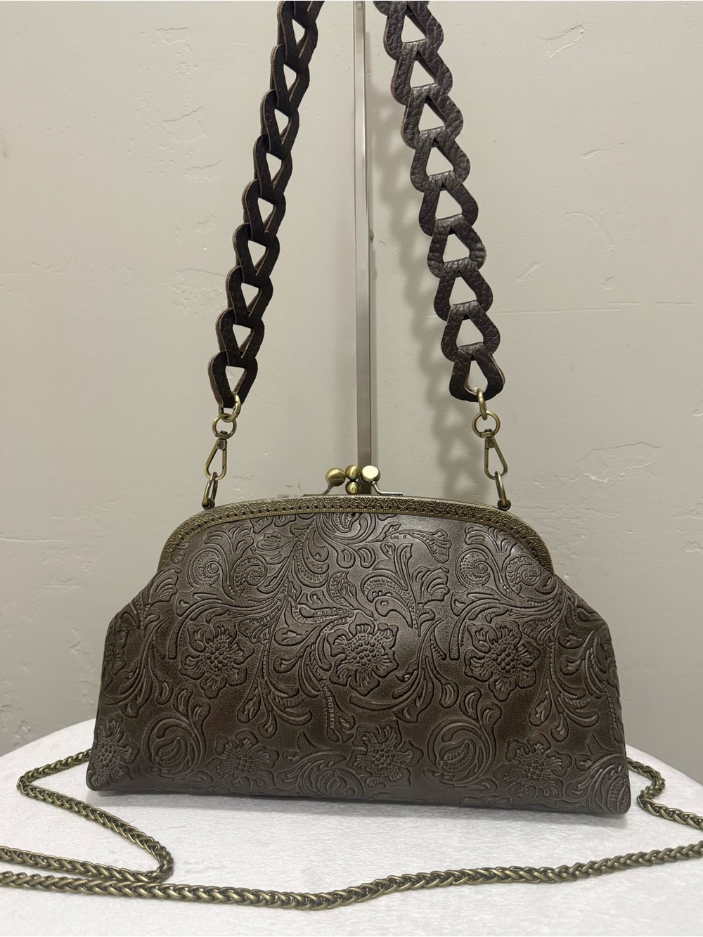 Handsewn Embossed Cowhide Leather Retro Style Double Kiss Lock Frame Bag,